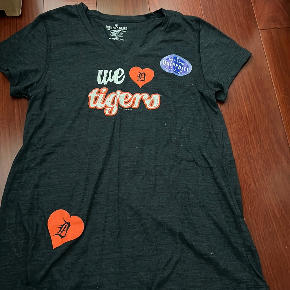 NWT Detroit tigers baseball maternity‎ tee size small
